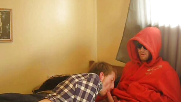 الابن مسرفة في تجرع الديك سكس عالمي احترافي الأبيض