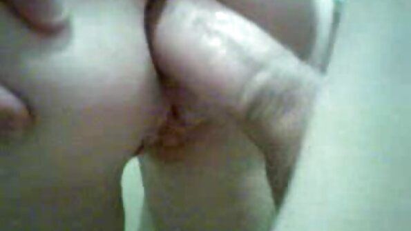 المثير نظارات تمتص القضيب في فيلم سكس عالمي بوف
