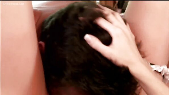 الساخنة TS مارسيل هيريرا يتلقى الحسية الحمار الحفر من يكس عالمي مترجم آلة