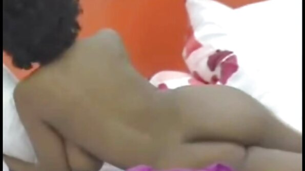 وقع Tbabe روبرتا كورتيس سكس عالمي مُترجم تتمتع نفسها مع دسار و آلة